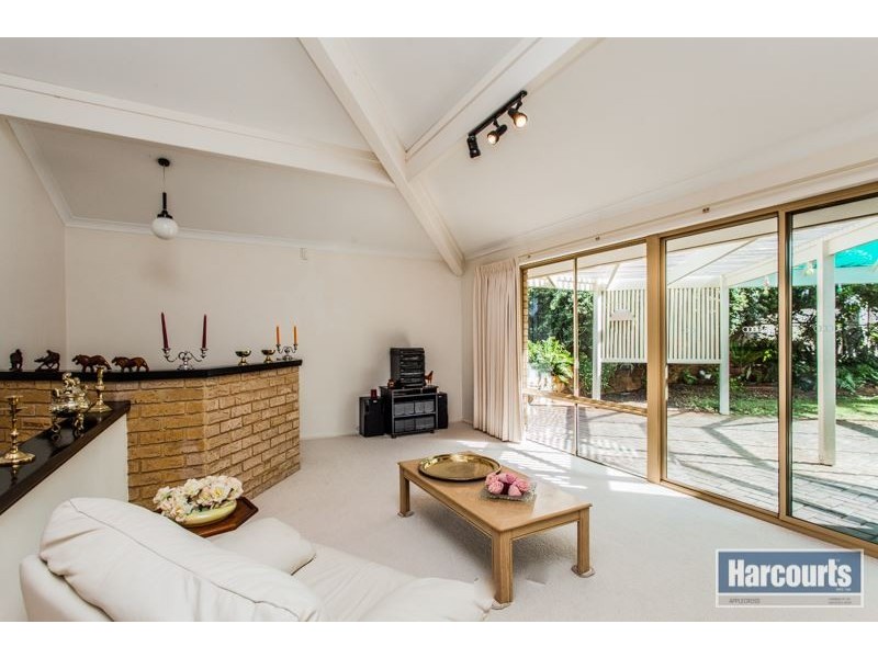 4 Woolnough Heights, Kardinya WA 6163
