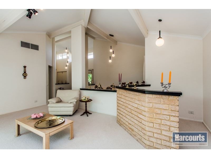 4 Woolnough Heights, Kardinya WA 6163
