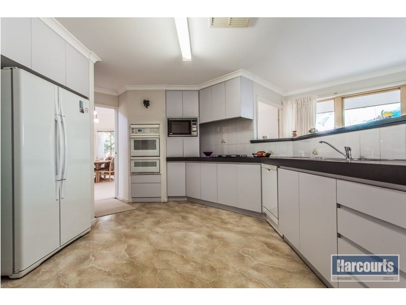 4 Woolnough Heights, Kardinya WA 6163