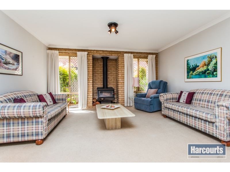 4 Woolnough Heights, Kardinya WA 6163