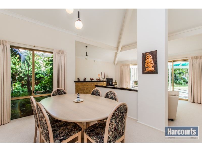 4 Woolnough Heights, Kardinya WA 6163