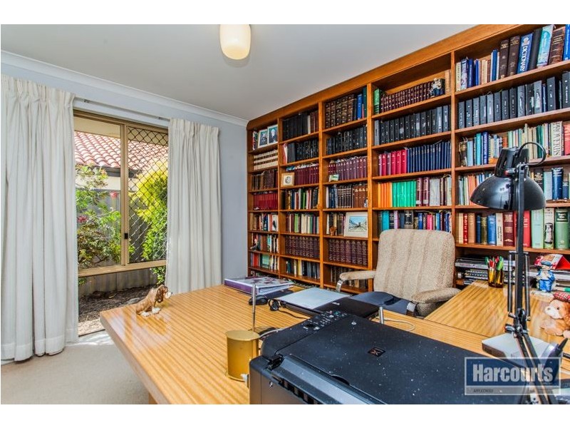 4 Woolnough Heights, Kardinya WA 6163