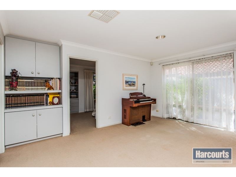4 Woolnough Heights, Kardinya WA 6163