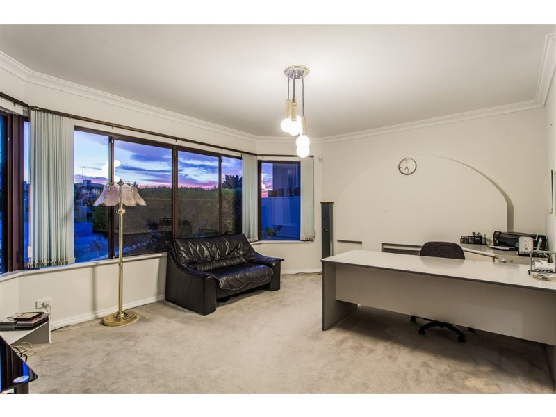 9 Holland Close, Winthrop WA 6150
