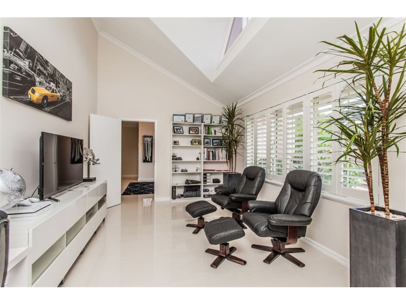 4 Levien Place, Winthrop WA 6150