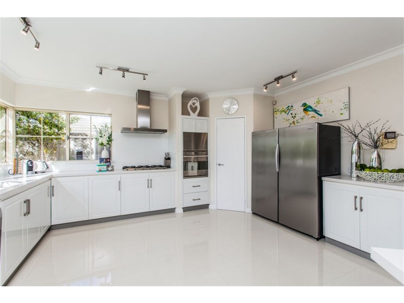 4 Levien Place, Winthrop WA 6150