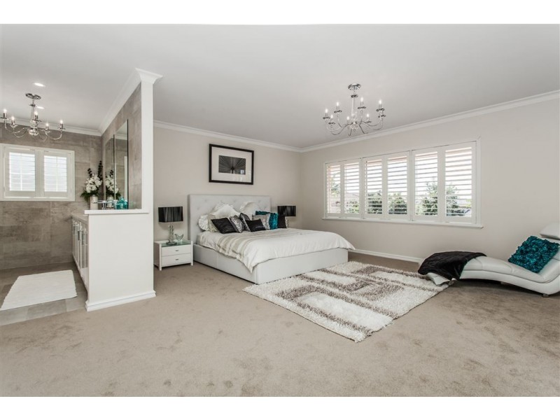 4 Levien Place, Winthrop WA 6150