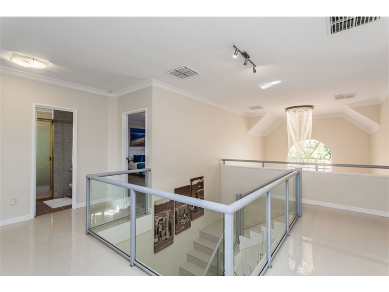4 Levien Place, Winthrop WA 6150