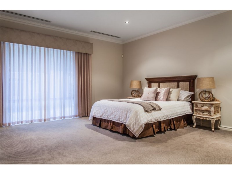 8 Spey Road, Applecross WA 6153