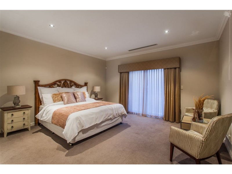 8 Spey Road, Applecross WA 6153