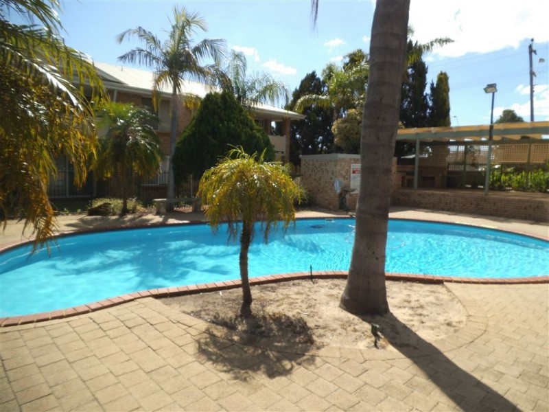 20/2 Pinewood Avenue, Kardinya WA 6163