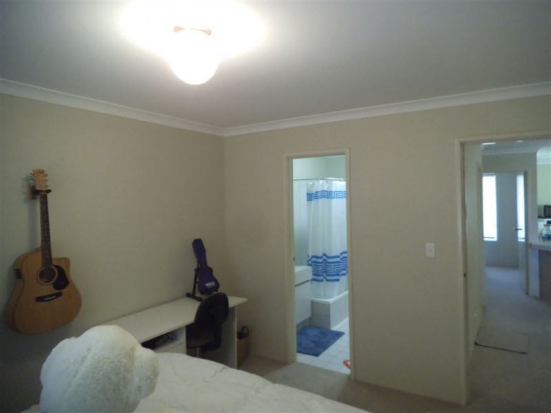 20/2 Pinewood Avenue, Kardinya WA 6163