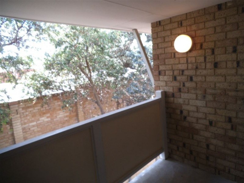 20/2 Pinewood Avenue, Kardinya WA 6163