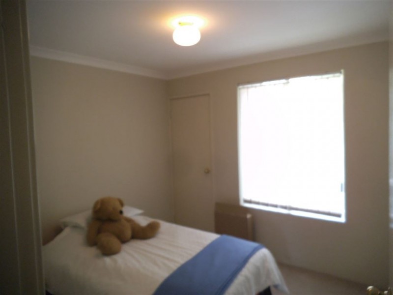 20/2 Pinewood Avenue, Kardinya WA 6163