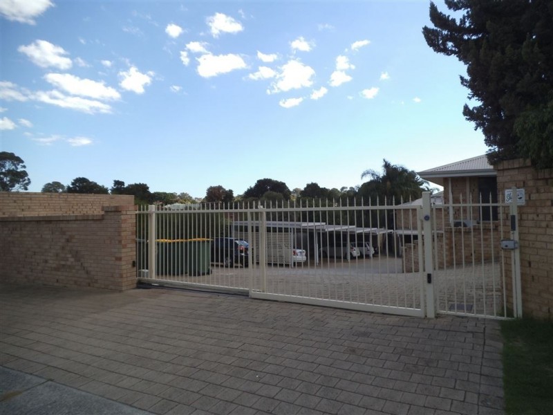 20/2 Pinewood Avenue, Kardinya WA 6163