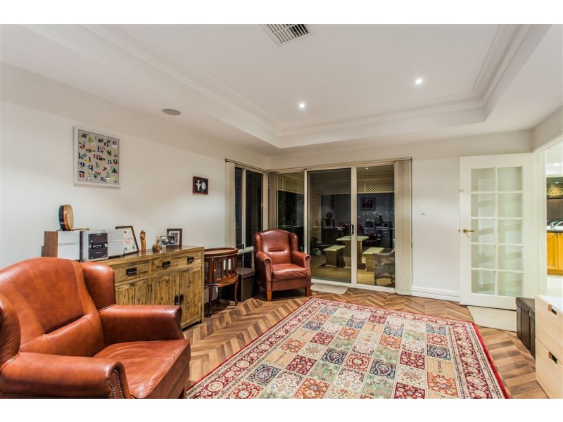 13 Neumann Gr, Winthrop WA 6150