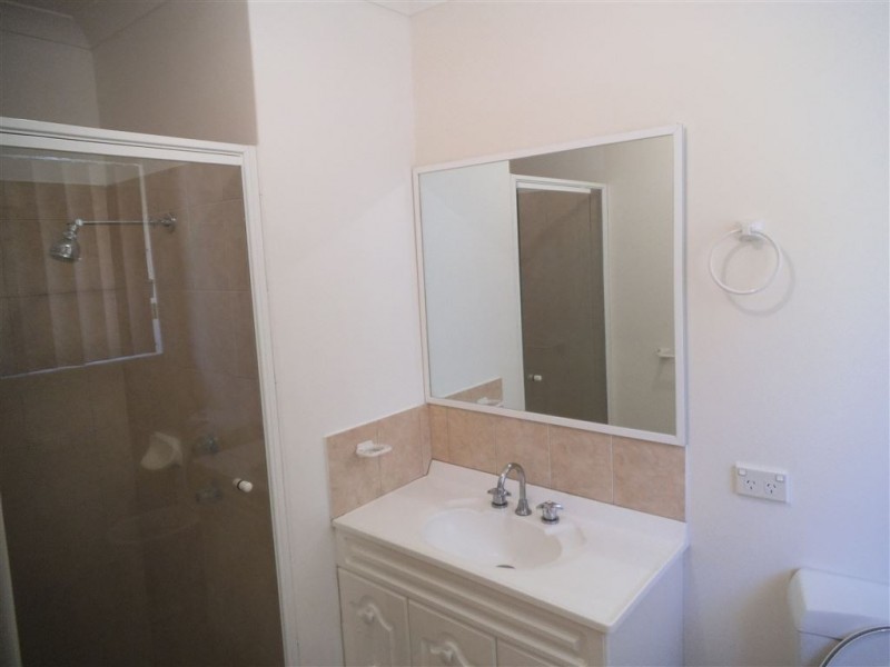 9/11 Herndon Close, Cannington WA 6107