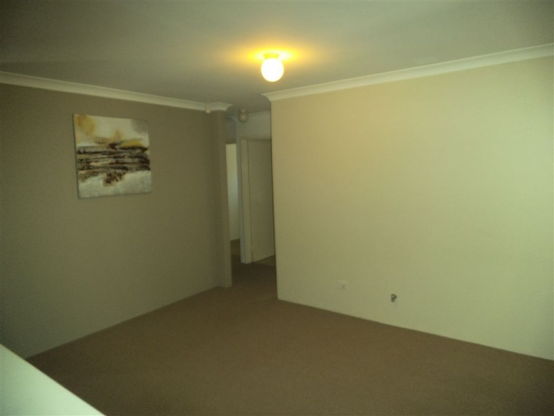 9/11 Herndon Close, Cannington WA 6107