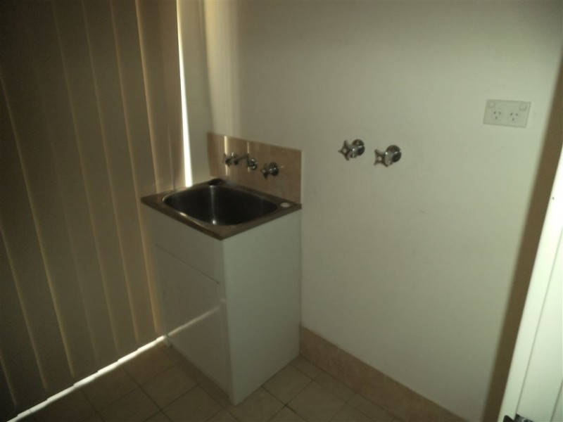 9/11 Herndon Close, Cannington WA 6107