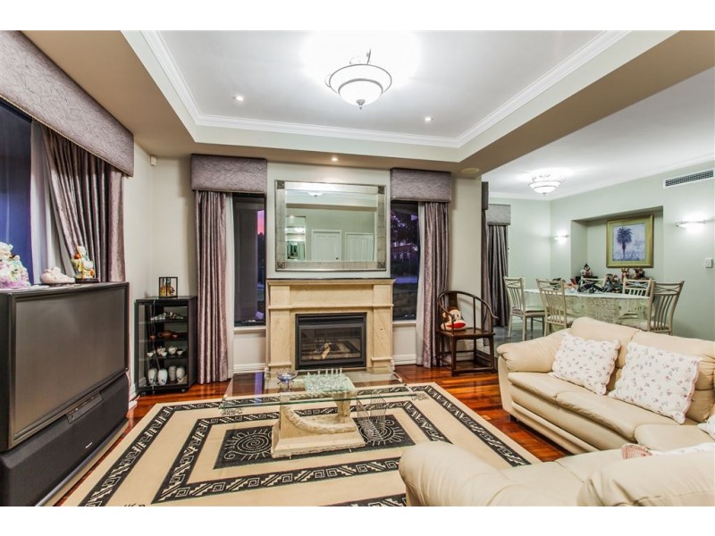 1 Stitfold Promenade, Salter Point WA 6152