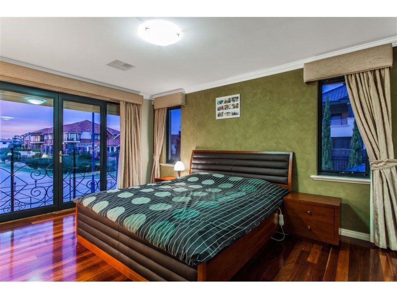 1 Stitfold Promenade, Salter Point WA 6152