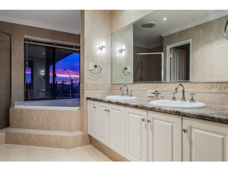 1 Stitfold Promenade, Salter Point WA 6152