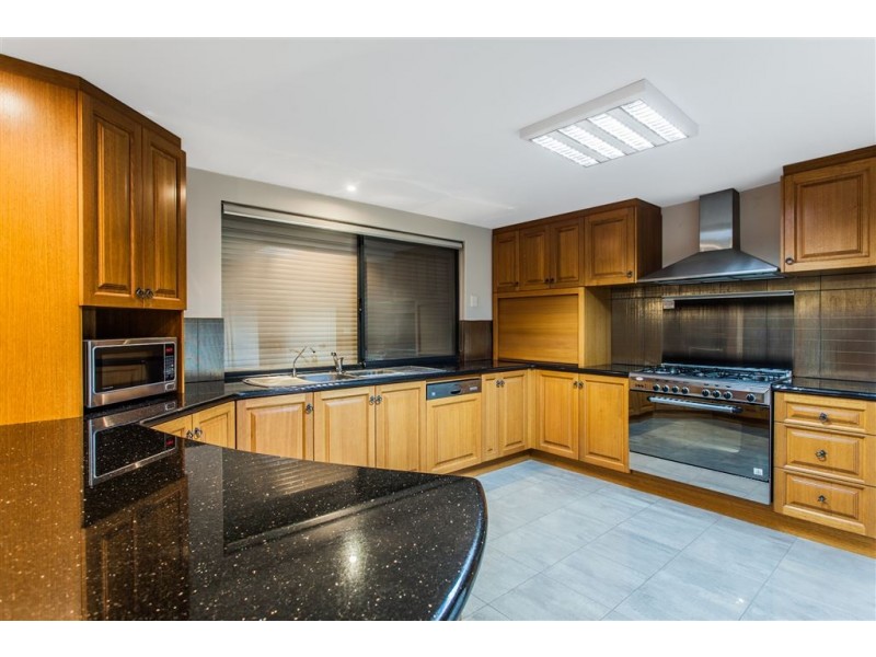 1 Stitfold Promenade, Salter Point WA 6152