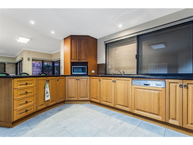 1 Stitfold Promenade, Salter Point WA 6152