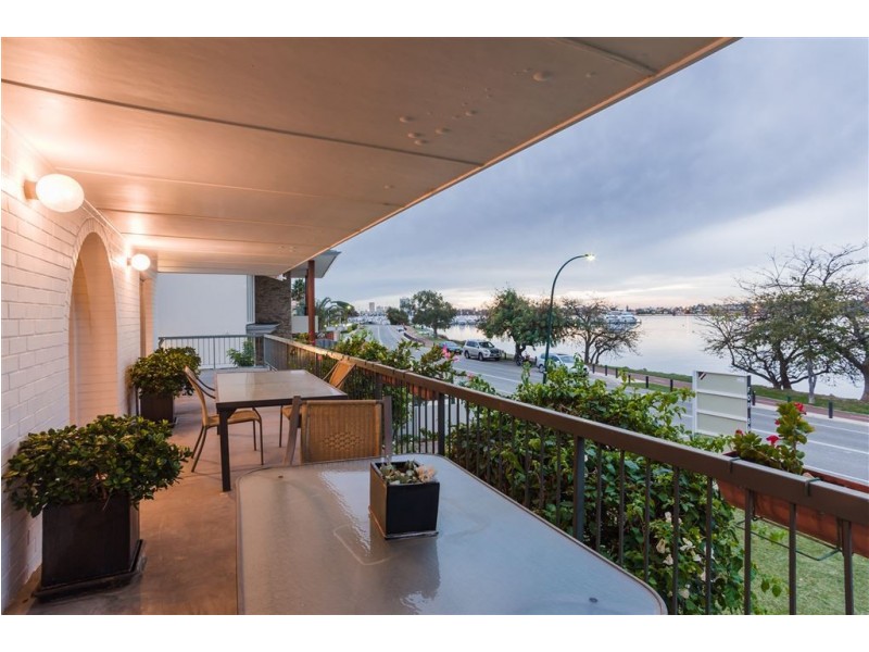 33 Canning Beach Road, Applecross WA 6153