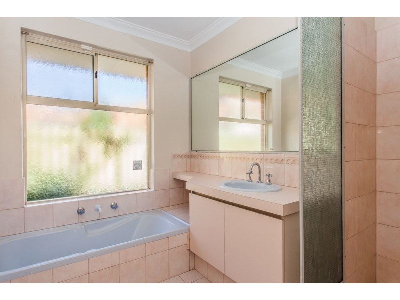 8 Lockett Crest, Winthrop WA 6150