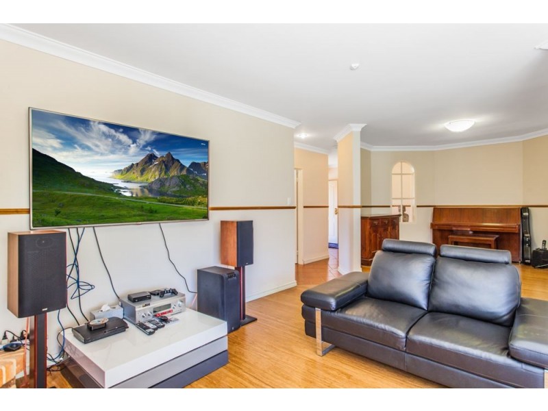 8 Lockett Crest, Winthrop WA 6150