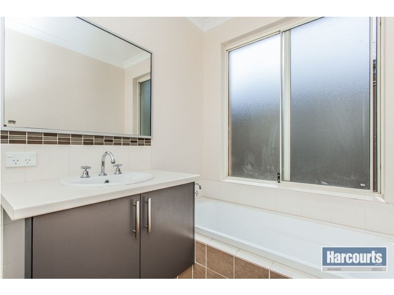 16 Gilman Court, Piara Waters WA 6112