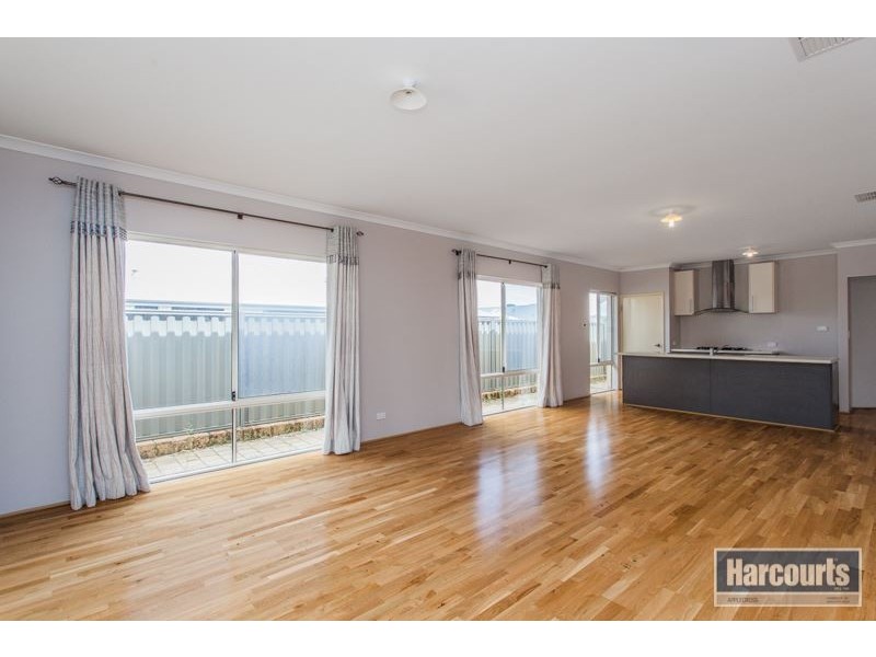 16 Gilman Court, Piara Waters WA 6112