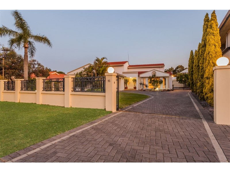 15 Dunvegan Road, Applecross WA 6153
