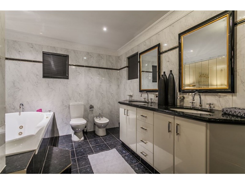 15 Dunvegan Road, Applecross WA 6153
