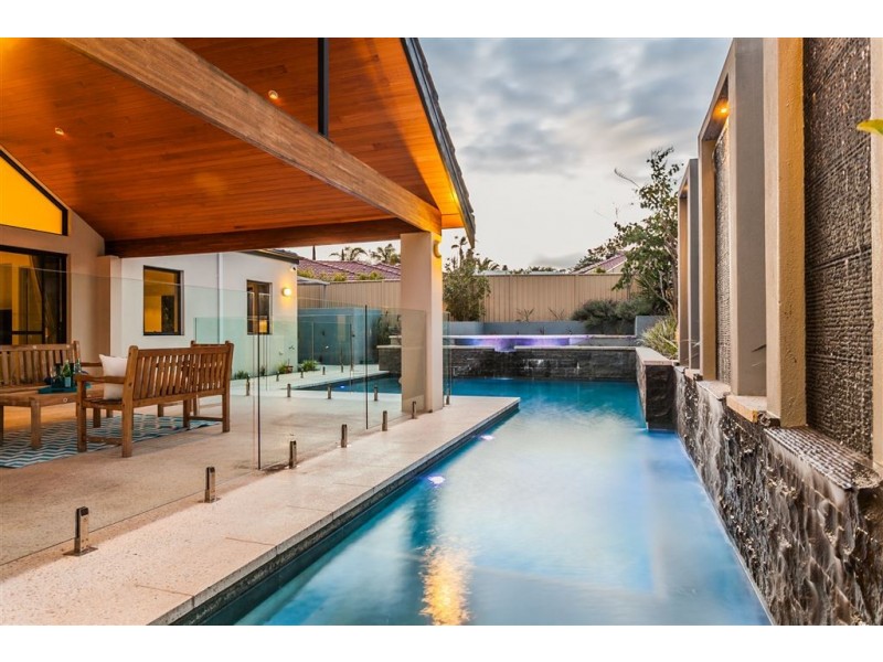 2 Luks Cove, Winthrop WA 6150