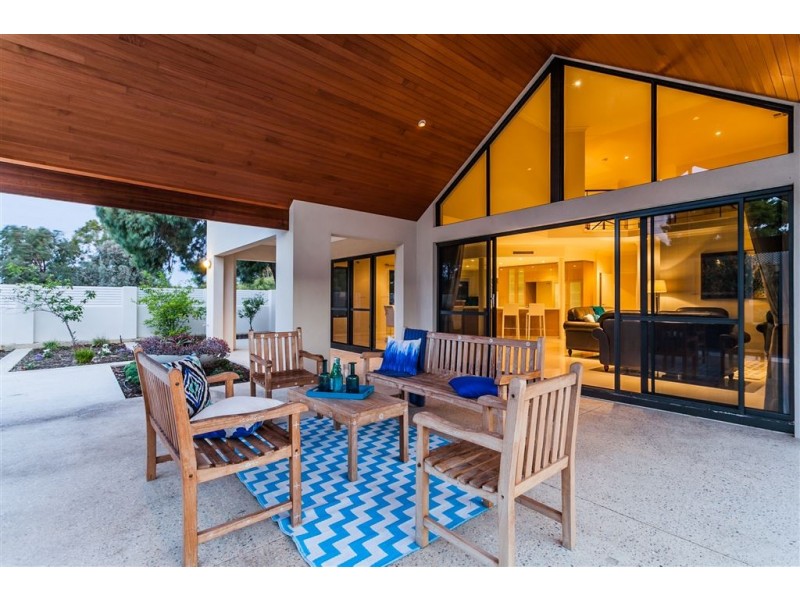 2 Luks Cove, Winthrop WA 6150