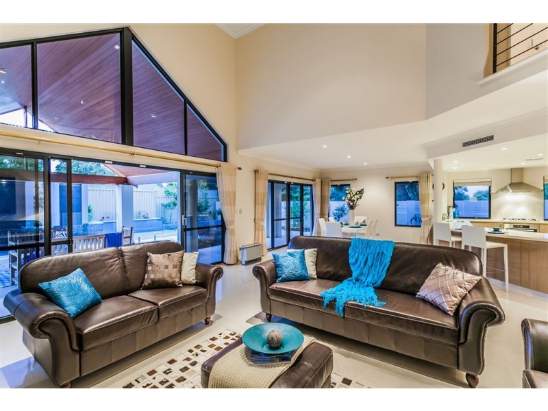 2 Luks Cove, Winthrop WA 6150