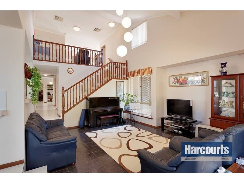 6 Stormon Ridge, Winthrop WA 6150