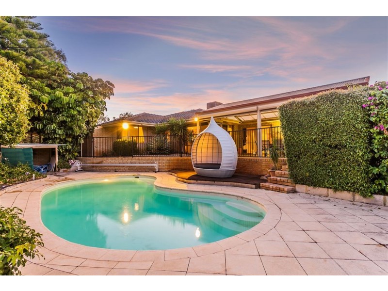 32 Sinclair Crescent, Winthrop WA 6150