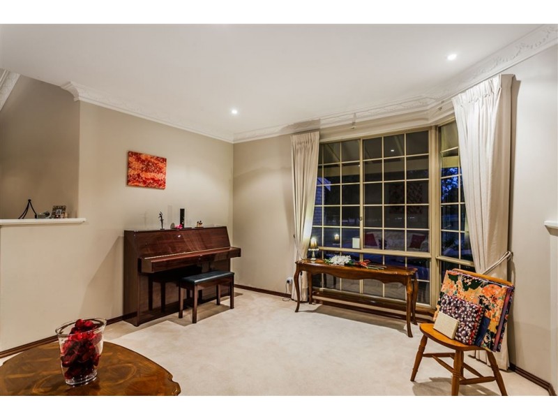 32 Sinclair Crescent, Winthrop WA 6150