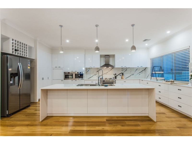 12 Maldon Way, Mount Pleasant WA 6153