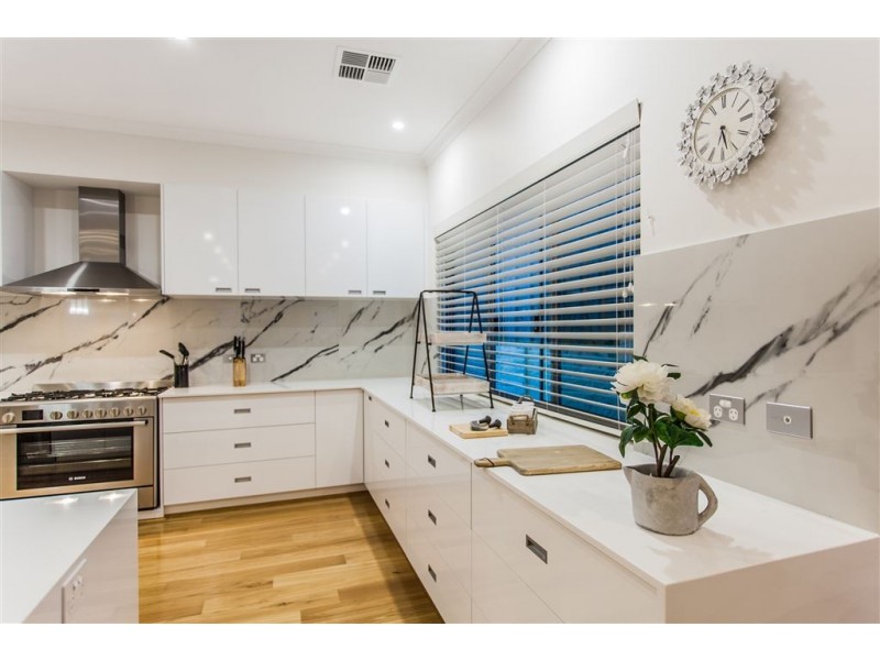 12 Maldon Way, Mount Pleasant WA 6153