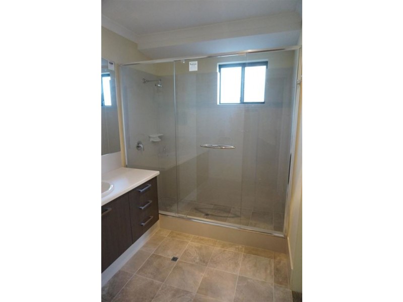 192 Station St, East Cannington WA 6107