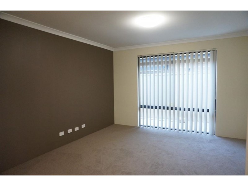 192 Station St, East Cannington WA 6107