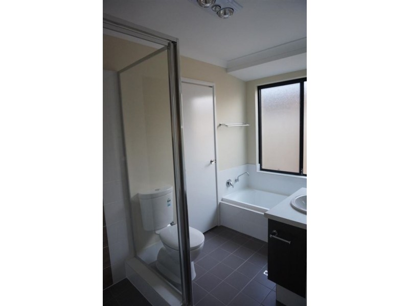 192 Station St, East Cannington WA 6107