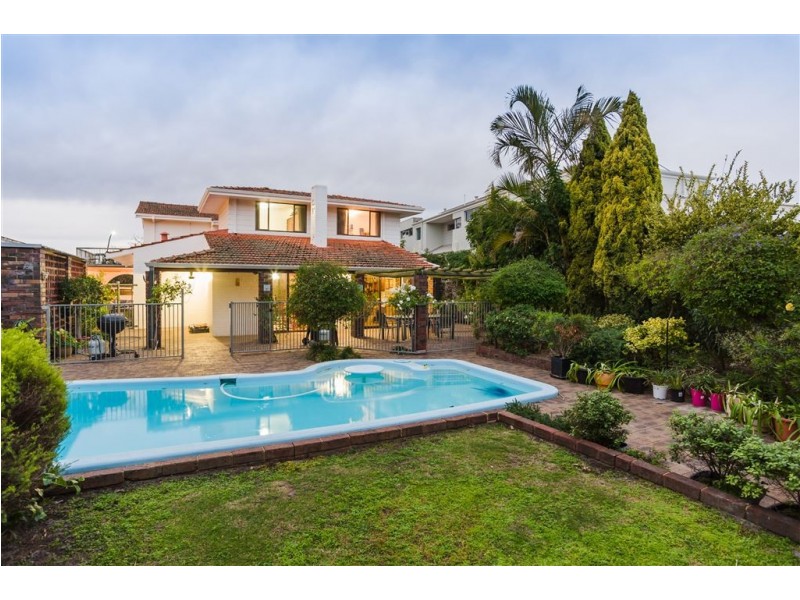 33 Canning Beach Road, Applecross WA 6153