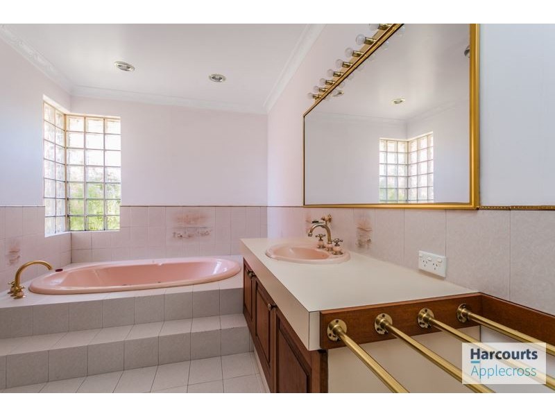 7 Kirwan Way, Winthrop WA 6150