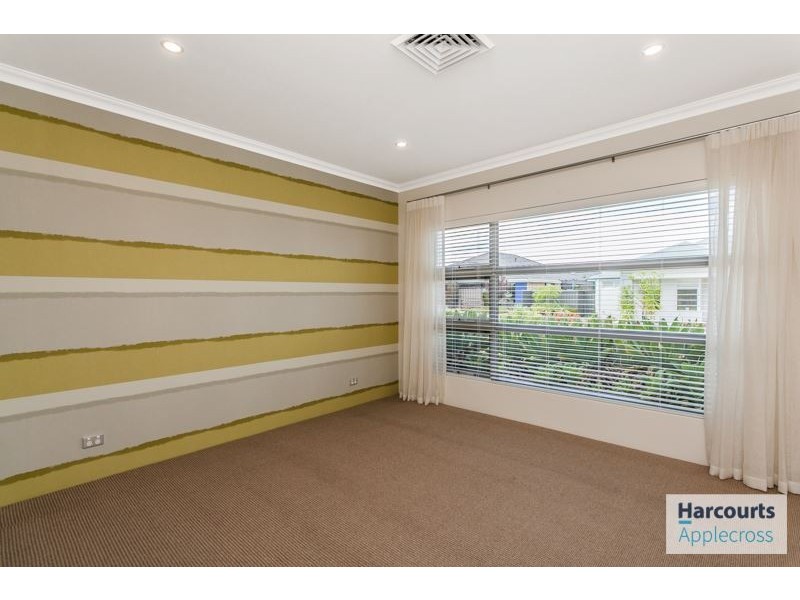 10 Torridge Approach, Piara Waters WA 6112