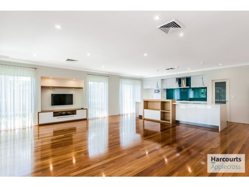 10 Torridge Approach, Piara Waters WA 6112